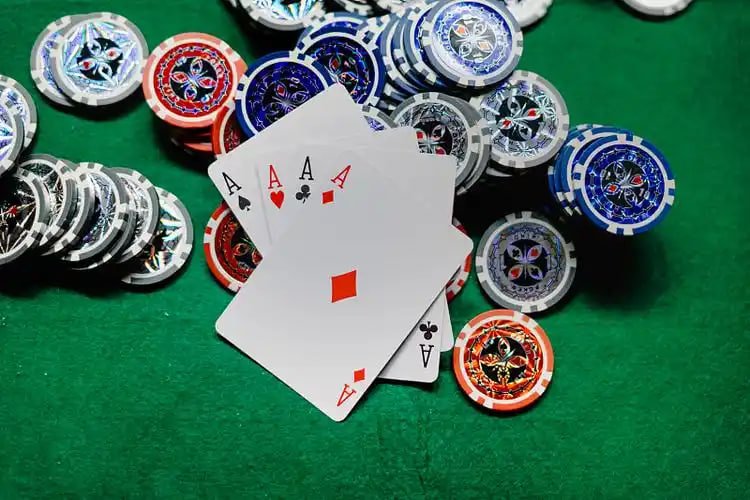 Interface aplikasi nomor slot menampilkan layar utama dengan menu sportsbook, live dealer, dan slot games